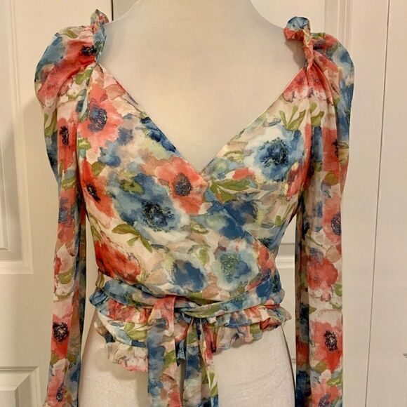 VICI x Fate Blue Pink Floral Cropped Ruffle Wrap Top Small New - Picture 2 of 12